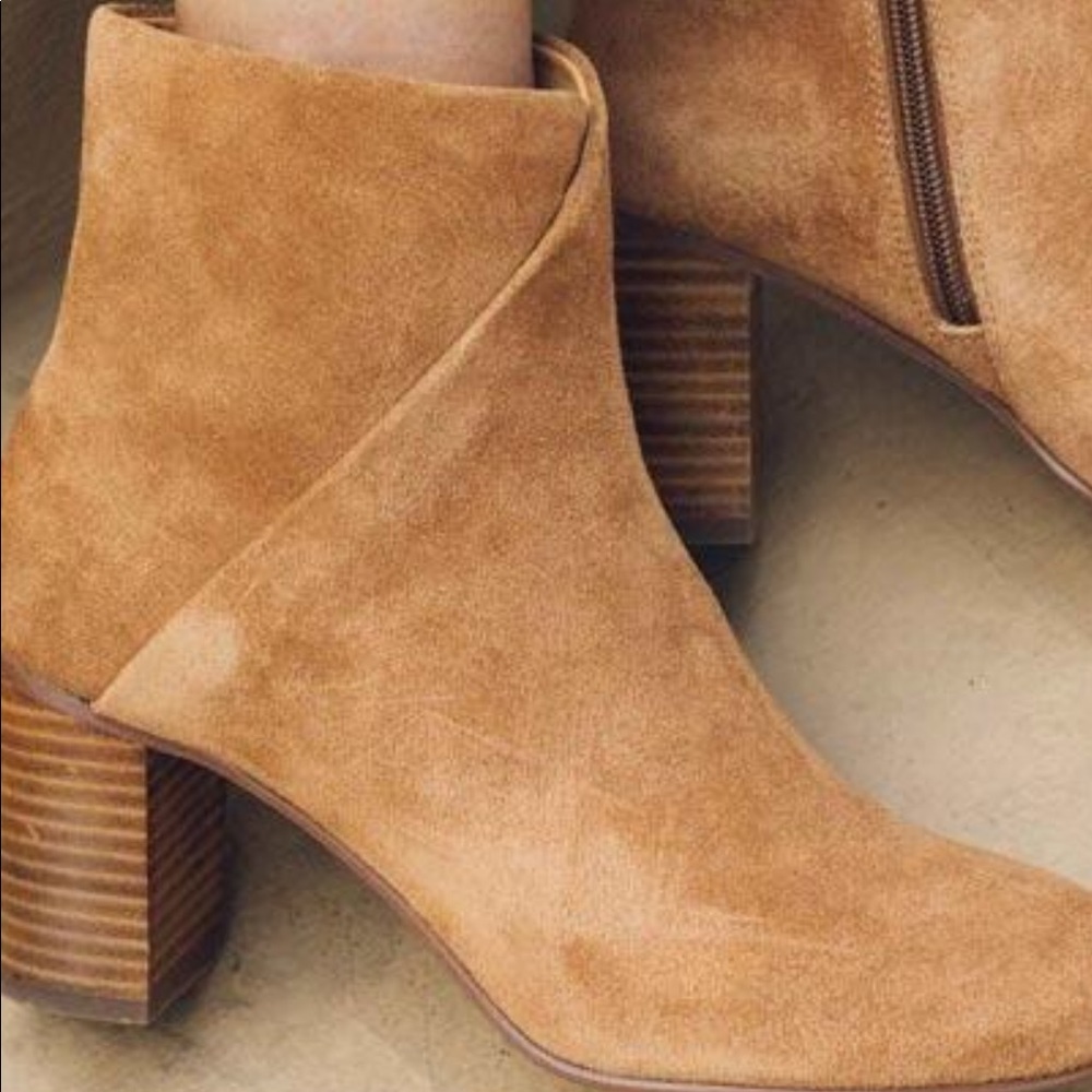 Soludos-Venetian Mid- Heel Bootie- new, in box.